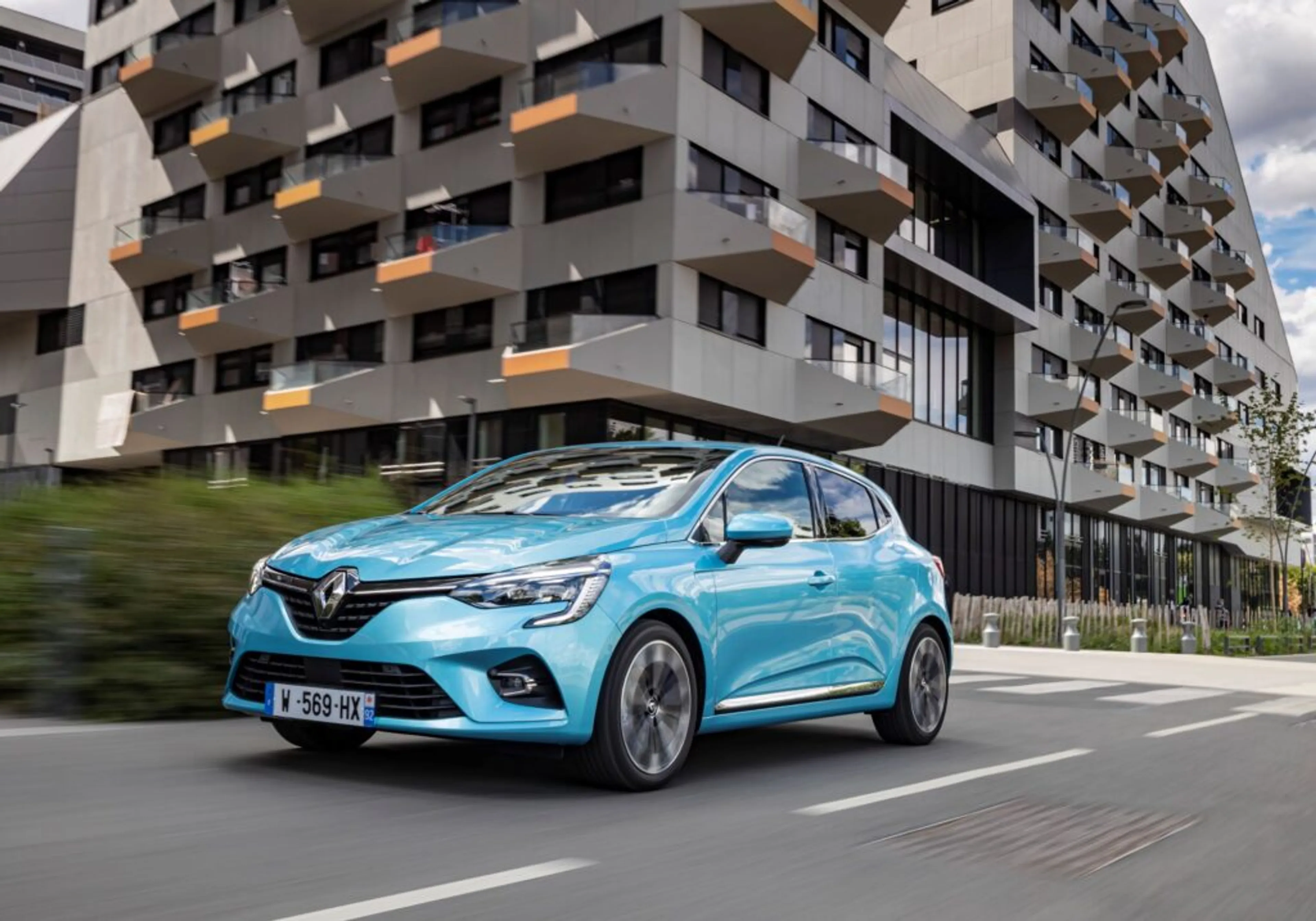 clio e-tech en circulation en ville