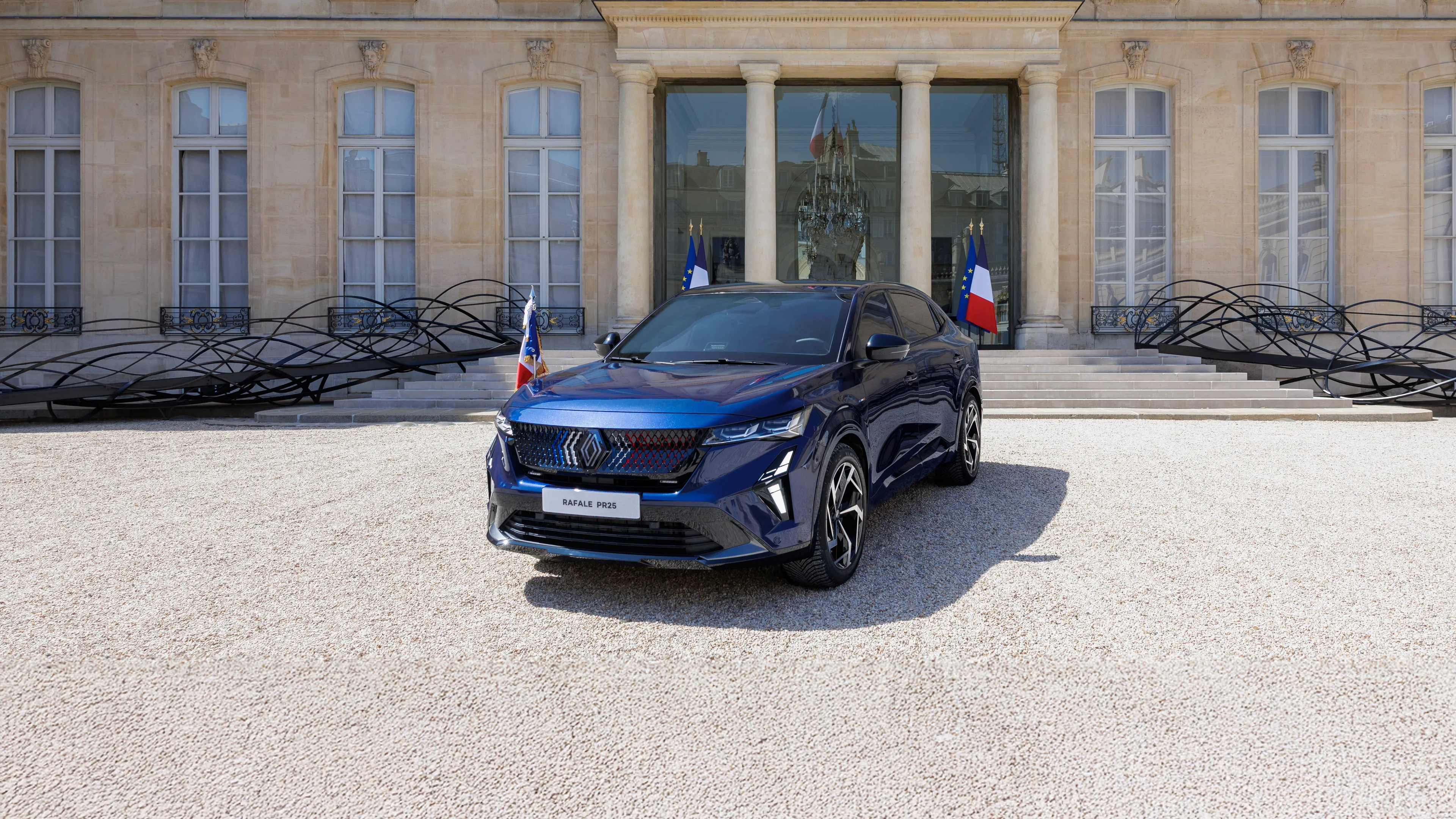 Renautl Rafale devant l'Elysée